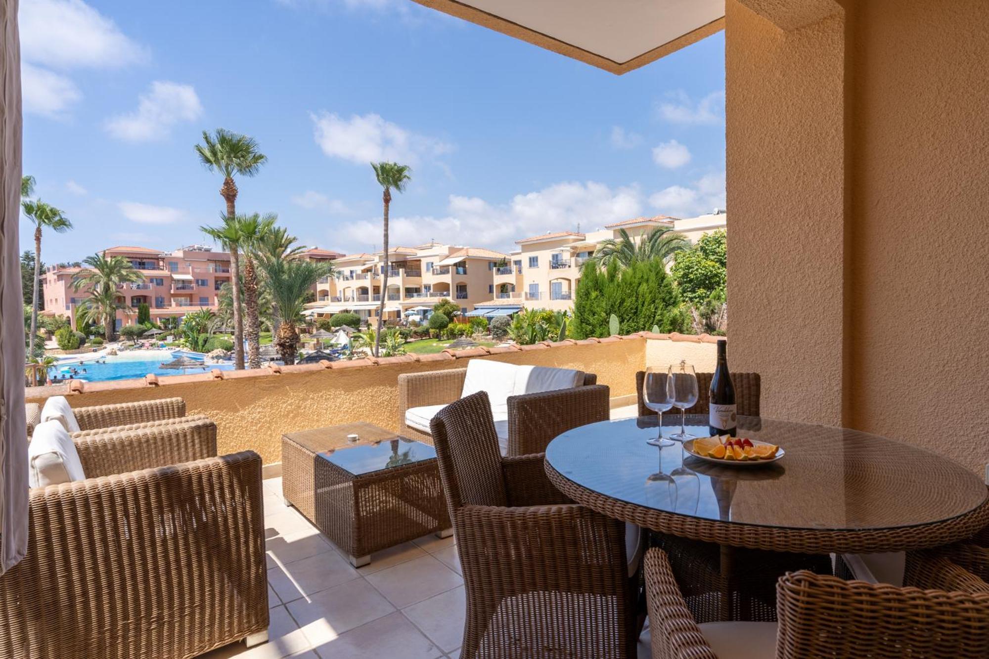 Tropical Paradise In Harbour Paphos, Central & Close To Beach Esterno foto